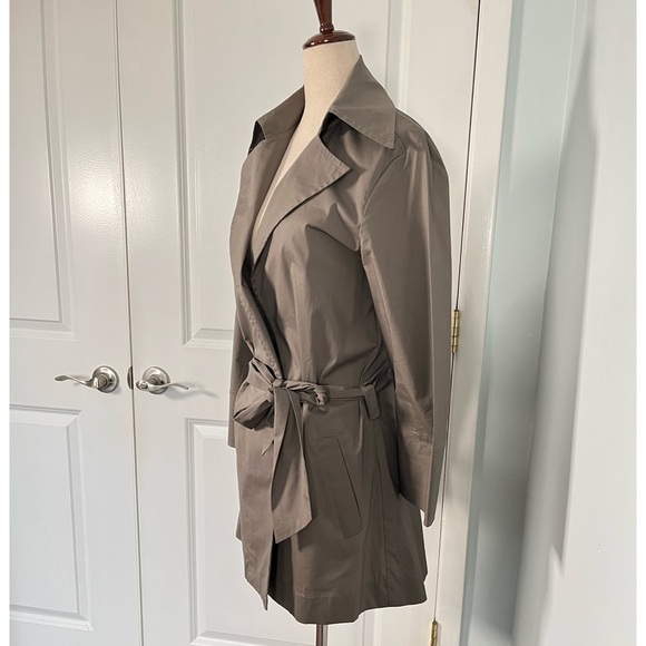 Helo Bicalho cropped trench coat - Picture 9 of 12